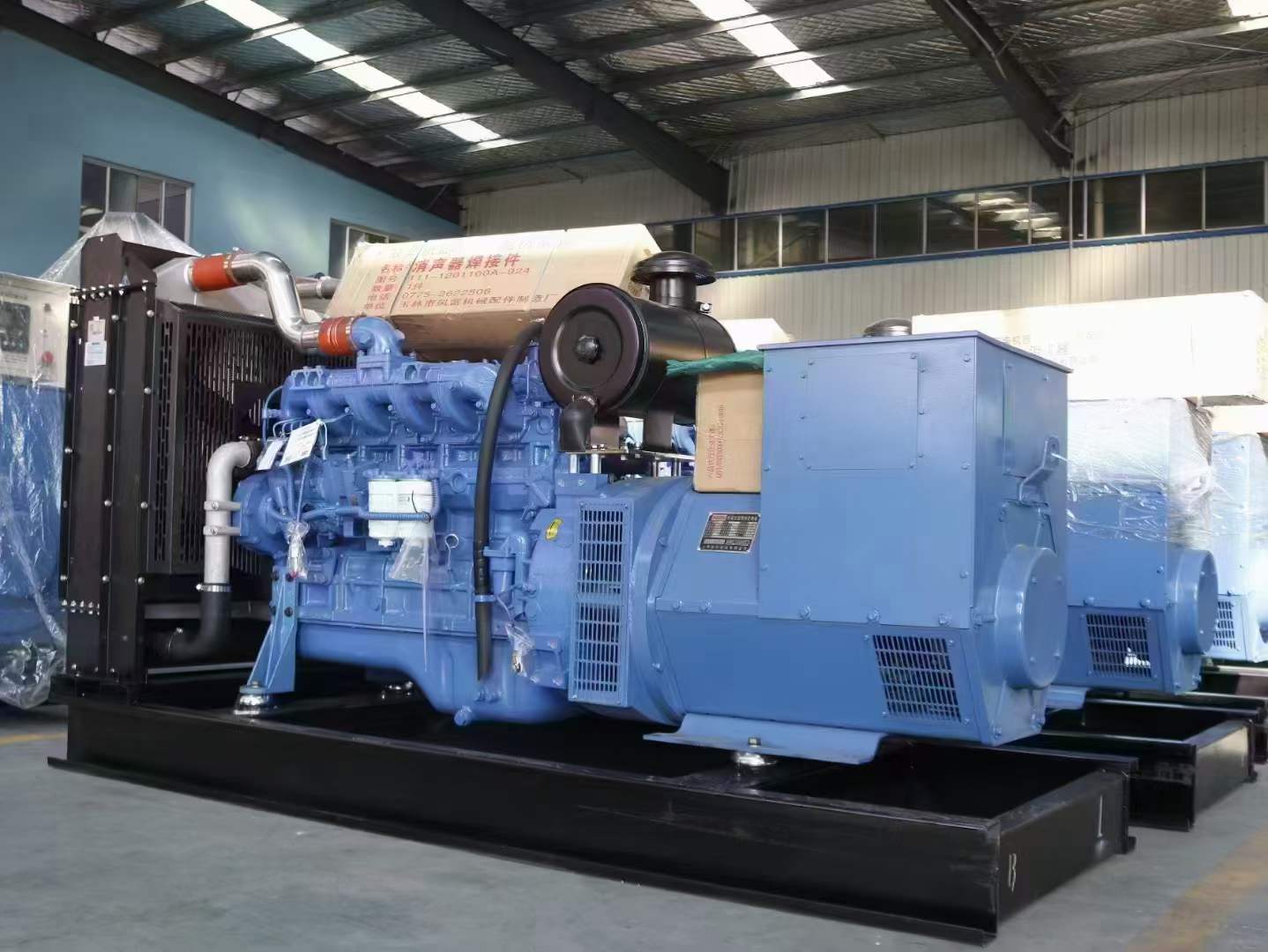 良庆800kw柴油发电机带多少电流?