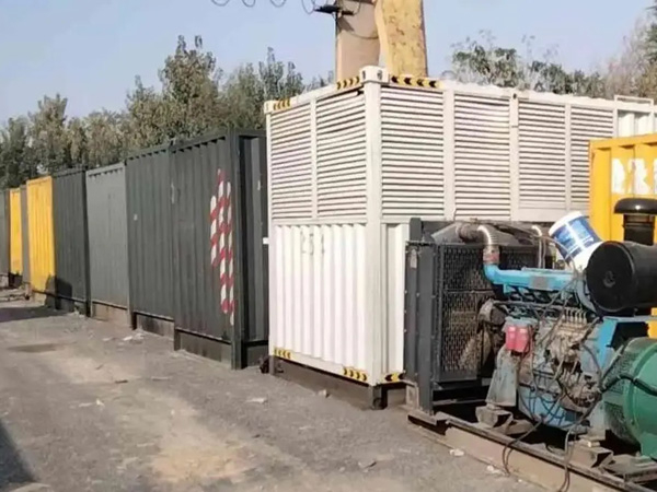 良庆200KW柴油发电机机组每小时油耗是多少？