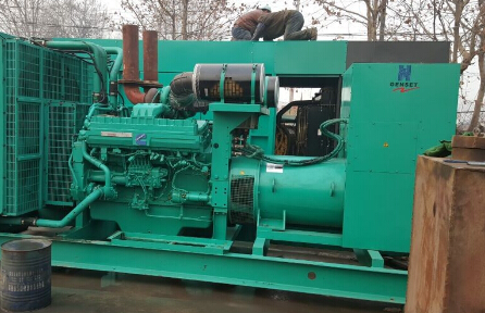 良庆发电机组如何判断水冷式机油散热器内部是否需要清洗？